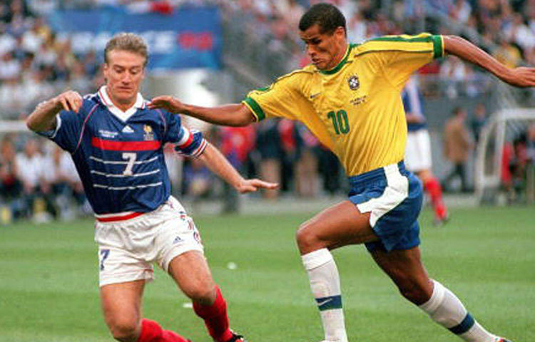 দিদিয়ের দেশম : বিশ্বজয়ী ফ্রান্সের অধিনায়ক ছিলেন এই ডিফেন্সিভ মিডফিল্ডার। ২০১২ সালে দায়িত্ব নেন ফ্রান্সের জাতীয় দলের।