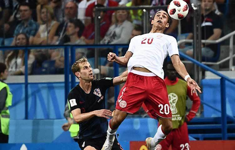 ক্রোয়েশিয়ার মারসেলো ব্রোজোভিচও দেখেছেন দুটো হলুদ কার্ড। ৭ জুলাই সোচির ফিশট স্টেডিয়ামে রাশিয়ার বিরুদ্ধে কোয়ার্টার ফাইনালে খেলতে পারবেন না তিনি।