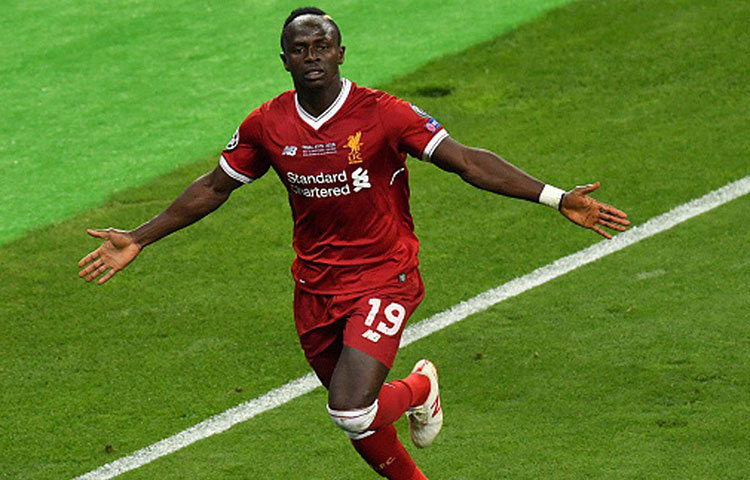 সাদিও মানে, সেনেগাল : লিভারপুলের এই ফুটবলারটির জাতীয় দলের হয়েও যথেষ্ট নজর কেড়েছেন। তবে, খবরের শিরোনামে উঠে আসেন ২০১৭-তে আফ্রিকান ন্যাশনস কাপের সময়। ক্যামেরুনের বিরুদ্ধে পেনাল্টি মিস করে সমালোচিত হয়েছিলেন।