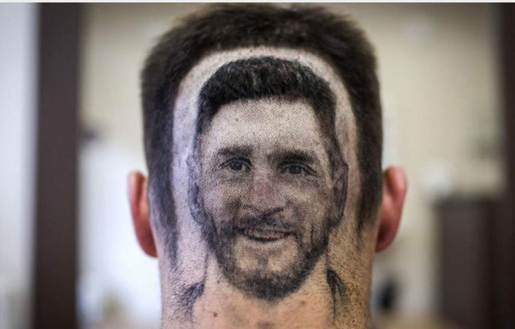সার্বিয়ার এক ফুটবলপ্রেমী আবার মেসির মুখের আদলে চুলের ছাঁট করেছেন।