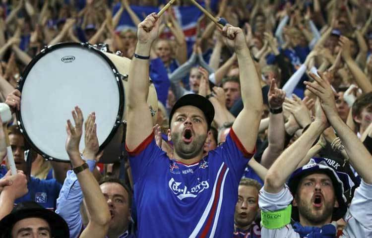 আইসল্যান্ডের প্রায় ৬৬ হাজার ফুটবল ফ্যান বিশ্বকাপের টিকিটের জন্য আবেদন করেছেন। সংখ্যাটা ওই দেশের মোট জনসংখ্যার প্রায় ২০ শতাংশ।