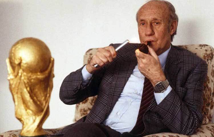 ২০১৪ বিশ্বকাপ দেখেছিলেন প্রায় ৩২০ কোটি মানুষ। যা পৃথিবীর মোট জনসংখ্যার প্রায় অর্ধেক।