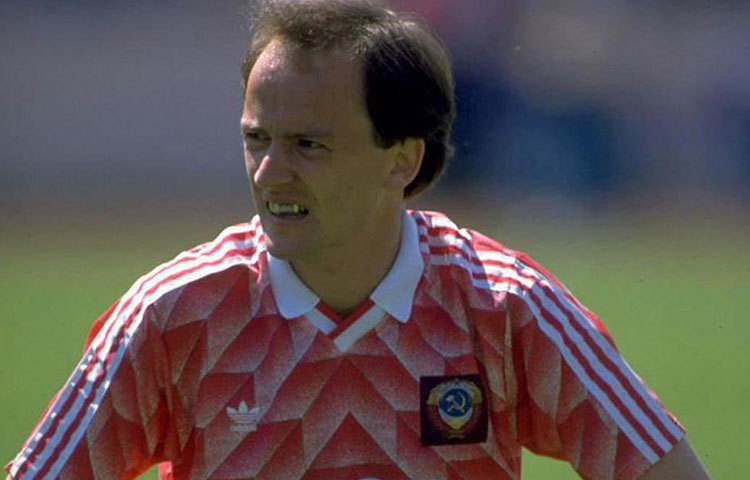 ইগর বেলানভ : ১৯৮৬ সালের মেক্সিকো বিশ্বকাপের শেষ ষোলোর খেলা। সাবেক সোভিয়েত ইউনিয়নের সঙ্গে খেলা বেলজিয়ামের। ওয়ান ম্যান শোয়ে হ্যাটট্রিক করেন বেলানভ। দু’বার এগিয়ে দিয়েও অবশ্য সোভিয়েত ইউনিয়নকে সে দিন জেতাতে পারেননি তিনি।