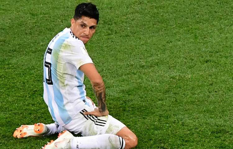 এনজে পেরেজ : রিভার প্লেটের এই সেন্ট্রাল মিডফিল্ডার যোগ্যতা পর্বে ছ’টি ম্যাচ খেললেও গ্রুপ পর্যায়ে সব ম্যাচে সুযোগ পাননি। দলীয় সূত্রে খবর, সামান্য চোট রয়েছে পেরেজের। তবে তাতে ফ্রান্সের বিরুদ্ধে মাঠে নামা আটকাবে না বলেই মনে করা হচ্ছে।