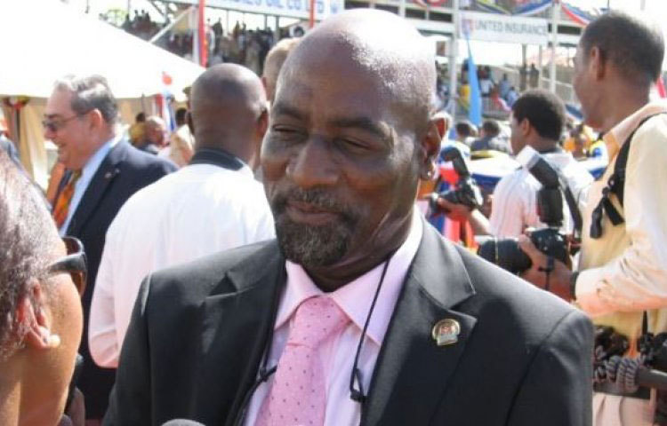 ক্রিকেটের ইতিহাসে সর্বকালের সেরা ব্যাটসম্যানদের অন্যতম ভিভিয়ান রিচার্ডস ফুটবলও ভালো খেলতেন।