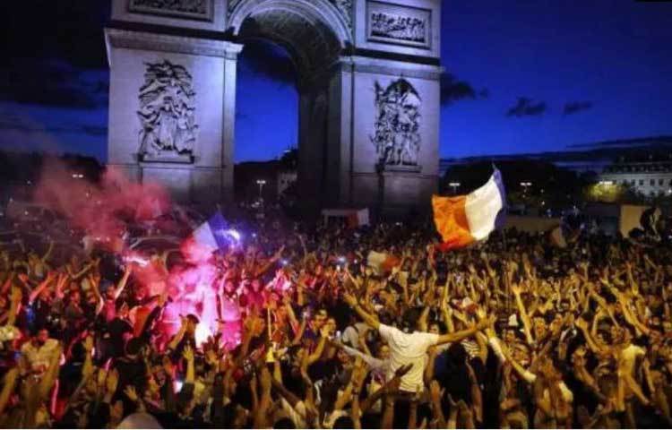 ২০০৬ সালের পর ফের বিশ্বকাপের ফাইনালে ফ্রান্স। এই নিয়ে তৃতীয়বার। ফরাসিদের আশা, দ্বিতীয়বার বিশ্বকাপ জিতবে তাদের দল।