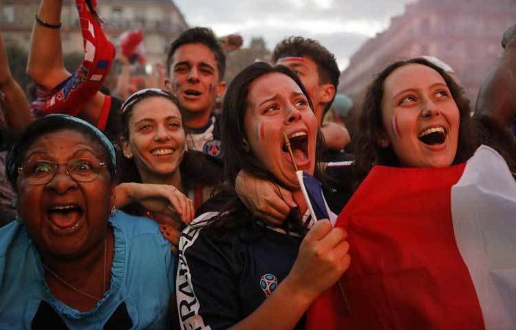 ফাইনালে ইংল্যান্ড ও ক্রোয়েশিয়ার মধ্যে দ্বিতীয় সেমি-ফাইনালে বিজয়ী দলের বিরুদ্ধে খেলবে ফ্রান্স।