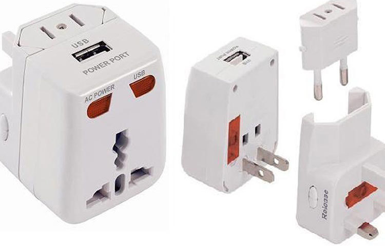 অ্যাডপটার : ফোন বা পাওয়ার ব্যাঙ্কে চার্জ দেওয়া থেকে শুরু করে, যে কোনও বৈদ্যুতিন কাজের জন্য এটা খুবই গুরুত্বপূর্ণ জিনিস। অনেক ক্ষেত্রেই দেখা যায়, হোটেলে একটি মাত্র প্ল্যাগ রয়েছে। তা থেকে অনেকগুলো কাজ করতে গেলে অ্যাডপটর প্রয়োজনীয়।