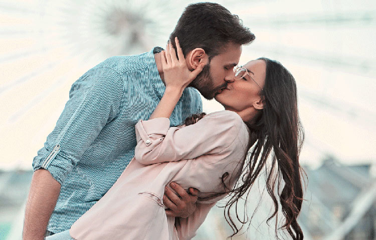 ক্লিন শেভ এখন আর মেয়েরা পছন্দ করে না। এক সমীক্ষায় জানা গেছে, শেভ গালের চেয়ে দাড়ি-গোঁফের পুরুষ মেয়েদের বেশি পছন্দের। গালে দাড়ি-গোঁফের উপস্থিতি চেহারায় পৌরুষ বাড়ায়। আলাদা গাম্ভীর্য আনে।