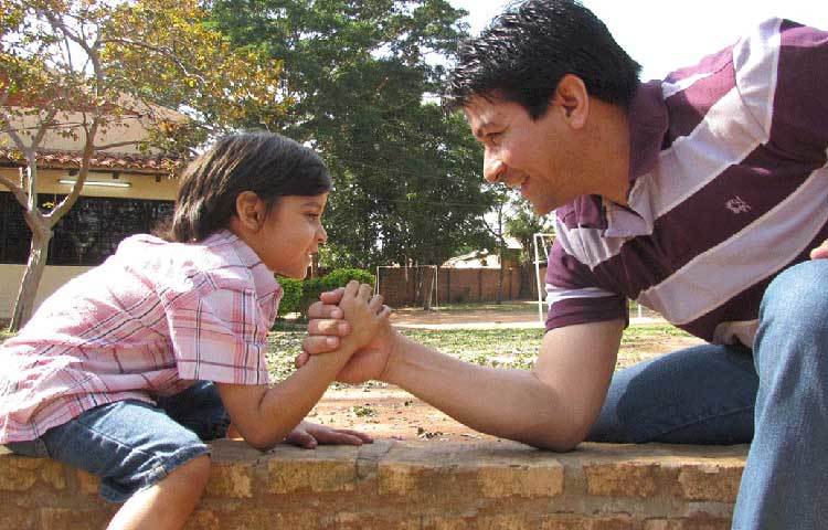 শিশুদের যদি শিশুদের ভালোবাসেন তাহলে আপনার ব্যবহারে তাদের প্রতি মমতা প্রকাশ করুন। মেয়েদের আকর্ষণের ক্ষেত্রে এটা কিন্তু আপনার ব্যক্তিত্বের ইতিবাচক দিক। মেয়েদের মধ্যে মাতৃত্বের এক আলাদা বৈশিষ্ট্য থাকে বলেই এই বিশেষত্বটি তাদের এত টানে।