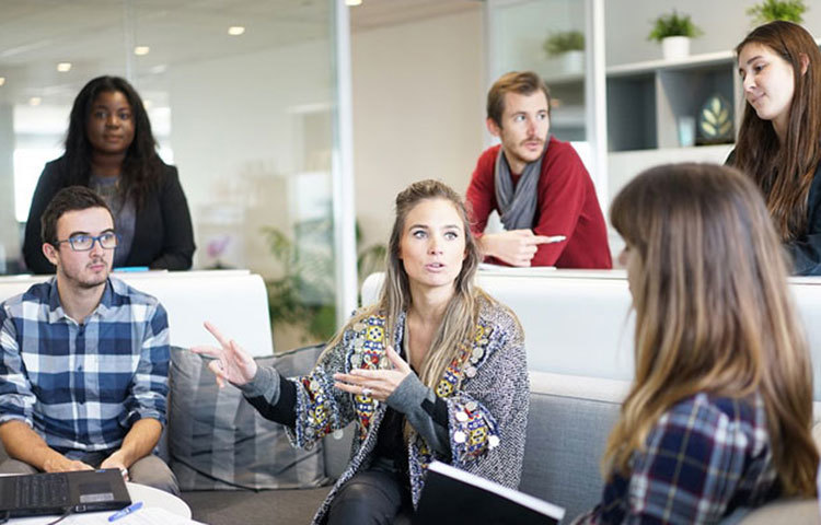 স্বামীর উপার্জন : বিশেষ করে আমাদের সমাজের মেয়েরা স্বামীর উপার্জন নিয়ে প্রায়ই মিথ্যে বলেন। এ বিষয়ে সকলেই একটু বাড়িয়ে বলতে পছন্দ করেন।