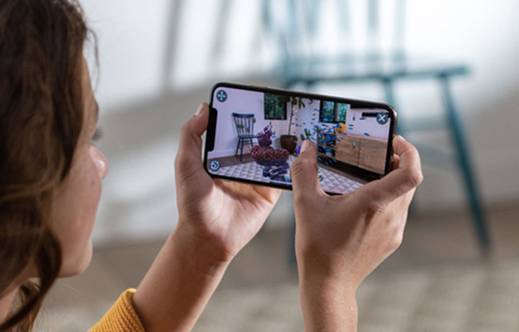 আইফোন টেনএস ম্যাক্স-এর ডিসপ্লেই এখন পর্যন্ত আইফোনগুলোর মধ্যে সবচেয়ে বড়।