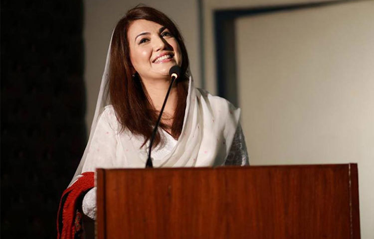 ২০১৫ সালে রেহামের দ্বিতীয়বার বিয়ে হয় কিংবদন্তি ইমরান খানের।