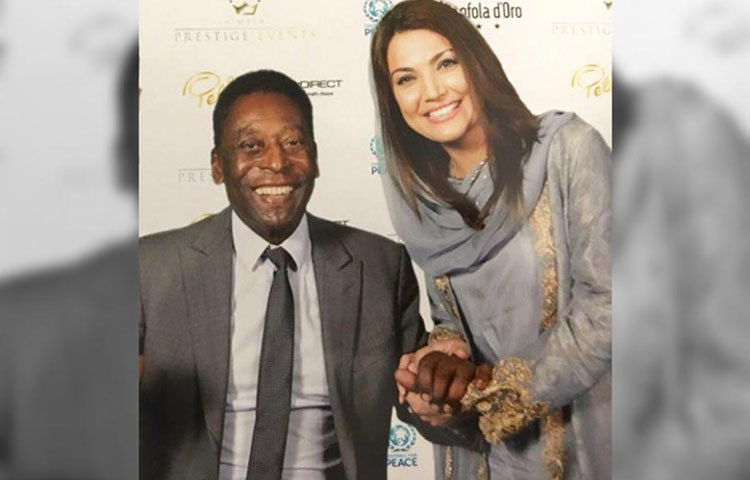 কিংবদন্তি ফুটবল খেলোয়াড় পেলের সঙ্গে একই ফ্রেমে রেহাম।