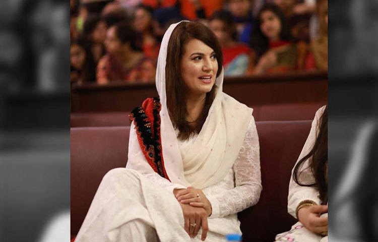 নর্থ লিন্ডসে কলেজ থেকে ব্রডকাস্ট জার্নালিজমে স্নাতক ও স্নাতকোত্তর পাস করেন।