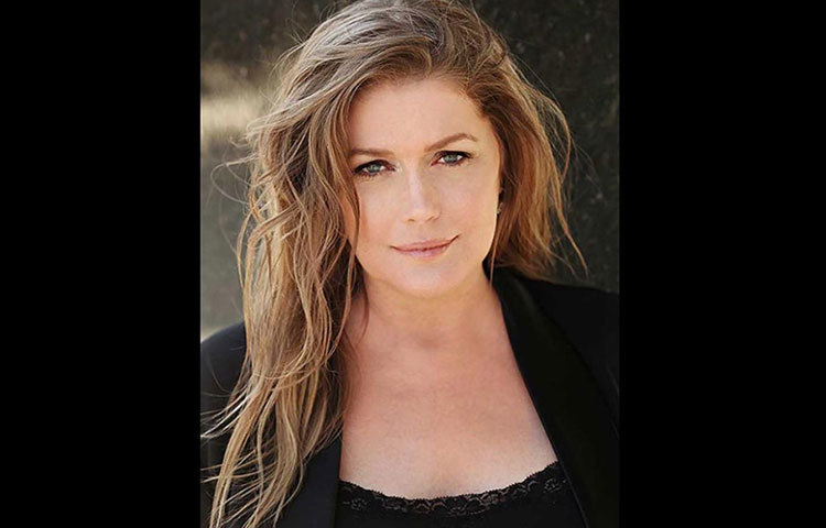 ডেনিস ডি লুইস : ডেনিস বিখ্যাত আমেরিকান মডেল। ইমরান-ডেনিসের সম্পর্ক একসময় মিডিয়ায় ঝড় তুলেছিল।