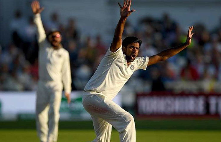 রবিচন্দ্রন অশ্বিন : মোটামুটি ফর্মে থাকা অভিজ্ঞ স্পিনার রবিচন্দ্রন অশ্বিন। তবে চোটে খানিকটা কাবু। তিনি ফিট না থাকলে বাঁ হাতি স্পিনিং অলরাউন্ডার রবীন্দ্র জাদেজা প্রথম একাদশে থাকতে পারেন। তবে অশ্বিনের থাকার সম্ভাবনাই বেশি।