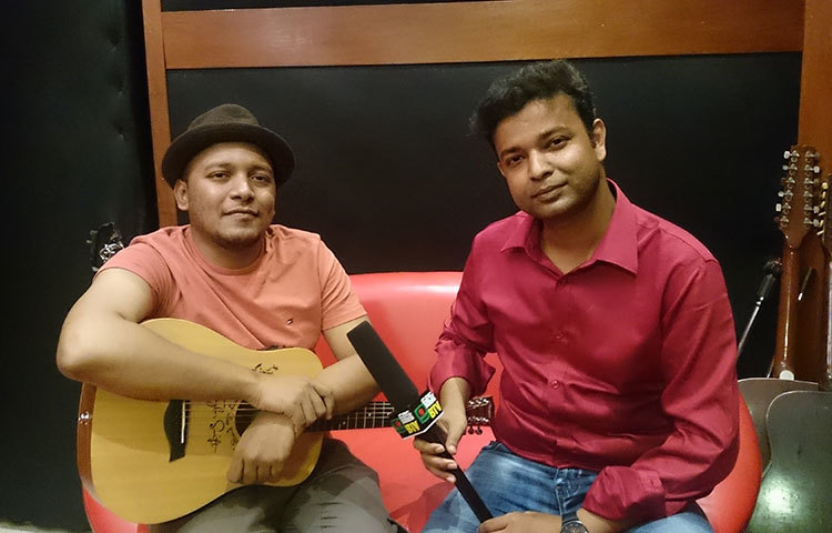 ইকবাল খন্দকারের সঙ্গে সংগীতশিল্পী মিনার রহমান। ইশতিয়াক আহমেদের সমন্বয়ে নির্মিত ‘তারকাদের ঈদ’ অনুষ্ঠানটি প্রচার হবে বাংলাদেশ টেলিভিশনের চট্টগ্রাম কেন্দ্রের ঈদ-অনুষ্ঠানমালায়।