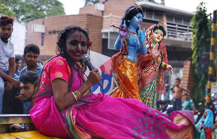 শোভাযাত্রায় ভক্তরা। শান্তিপূর্ণভাবে শোভাযাত্রা অনুষ্ঠিত হয়েছে। ছবি : মাহবুব আলম