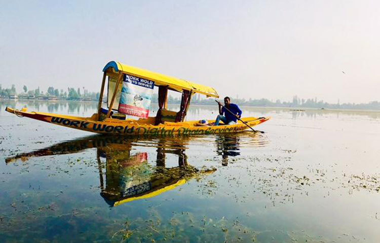 কাশ্মিরের এই সৌন্দর্য দেখতে বিশ্বের নানা প্রান্ত থেকে পর্যটকরা ছুটে আসেন। ছবি : তাসিকুল হক