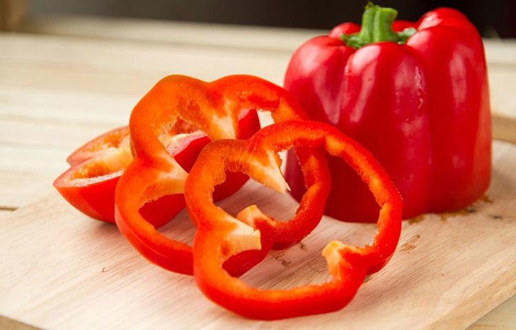 রেড বেল পেপার : এতে পাটাশিয়াম থাকে খুবই কম পরিমাণে। কিন্তু লাইকোপেন রয়েছে যা কিডনির জন্য ভালো।