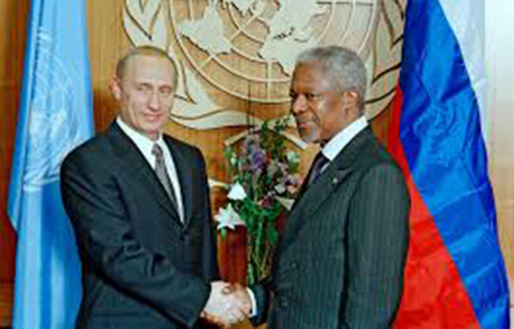 রাশিয়ার প্রেসিডেন্ট ভ্লাদিমির পুতিনের সঙ্গে আনান। কফি আনান ছিলেন বৈশ্বিক এক রাজনীতিক; যিনি সুন্দর ও শান্তিপূর্ণ বিশ্বের জন্য সারাজীবন লড়াই করে গেছেন। জাতিসংঘের নেতৃত্বকালীন ও কর্মজীবনে তিনি ছিলেন শান্তি, টেকসই উন্নয়ন, মানবাধিকার ও আইনের শাসনের চ্যাম্পিয়ন ছিলেন।