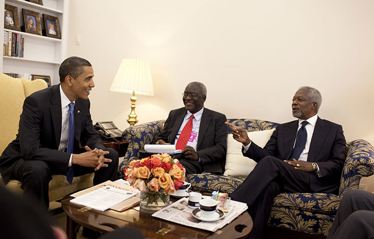 আমেরিকার সাবেক প্রেসিডেন্ট বারাক ওবামার সঙ্গে এক বৈঠকে কফি আনান।