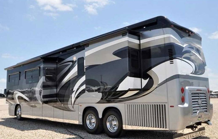 এনতেগ্রা কোচ কর্নারস্টোন : বাসটির দাম আনুমানিক সাড়ে তিন কোটি টাকা। লাক্সারি স্যুট রয়েছে বাসটিতে। মার্কিন মুলুকের রাস্তায় এই বাস দেখা যায়।