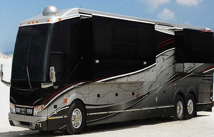 প্রিভস্ট এইচ৩-৪৫ভিআইপি : প্রায় সাড়ে ১১ কোটি টাকা দাম এই বাসটির। কেবিনের উচ্চতা ১২ ফুট পাঁচ ইঞ্চি। সোফা, বিলাসবহুল আসবাব, মার্বেল টেবিল কী নেই। মোল্ডেড ফাইবার দিয়ে তৈরি হওয়ায় অত্যন্ত হালকা এই বাসটি ভয়ানক মজবুত।