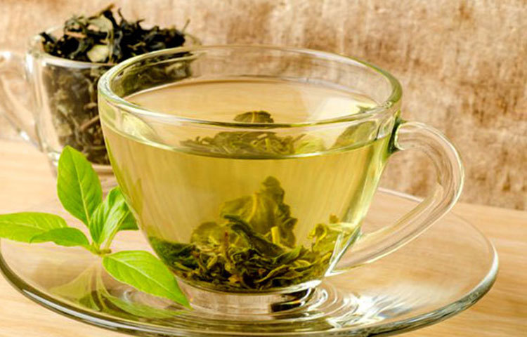 গ্রিন টি : গ্রিন টি-তে অ্যান্টিঅক্সিডেন্ট ও কেটেচিন নামক দুটি উপাদান রয়েছে যা লিভারের সমস্যা দূর করে। এটি ডায়েটের জন্যও বেশ উপযোগী।