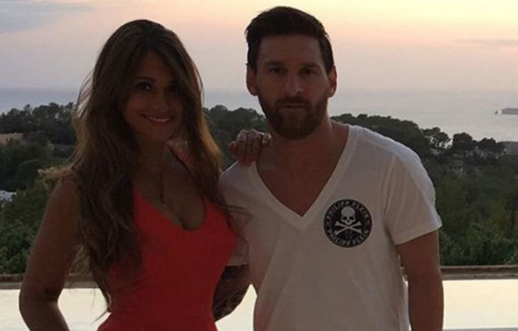 মডেলিংয়ে সাফল্য পেয়েছেন মেসির স্ত্রী।