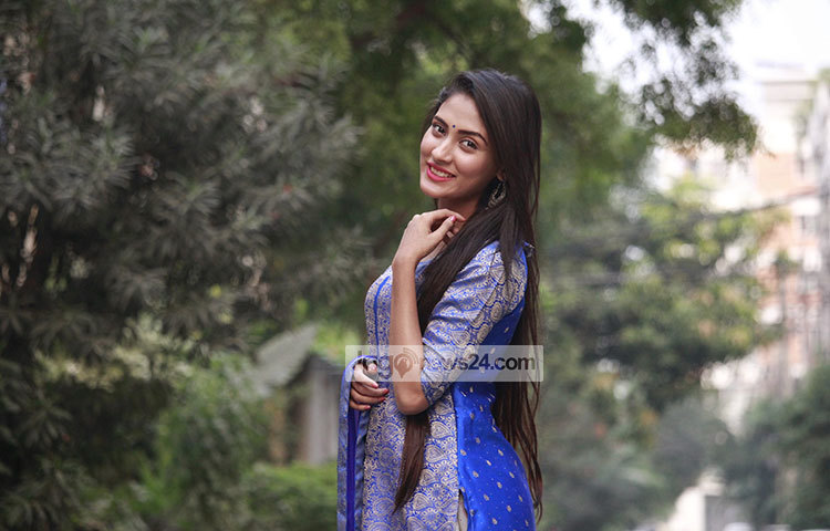 মেহজাবিন এখন সময়ের ব্যস্ততম অভিনেত্রী। তার হাতে প্রচুর নাটক-টেলিফিল্মের কাজ।