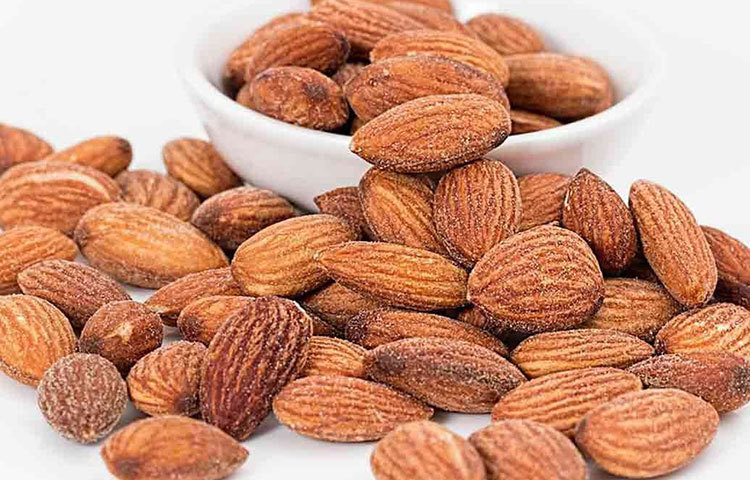 পিনাট বাটার খেতে ভালবাসে শিশু- তা হলে তাকে আমন্ড বাটারে অভ্যস্ত করে তুলুন। আমন্ডের মধ্যে রয়েছে প্রচুর ক্যালসিয়াম। এক-তৃতীয়াংশ কাপ আমন্ডে প্রায় ২৬৪ মিলিগ্রাম মতো ক্যালসিয়াম মেলে। সন্তানকে দুধের সঙ্গেও দিন কয়েক টুকরো আমন্ড, খেতে ভাল বলে শিশুরা এই খাবার বেশ পছন্দও করে।