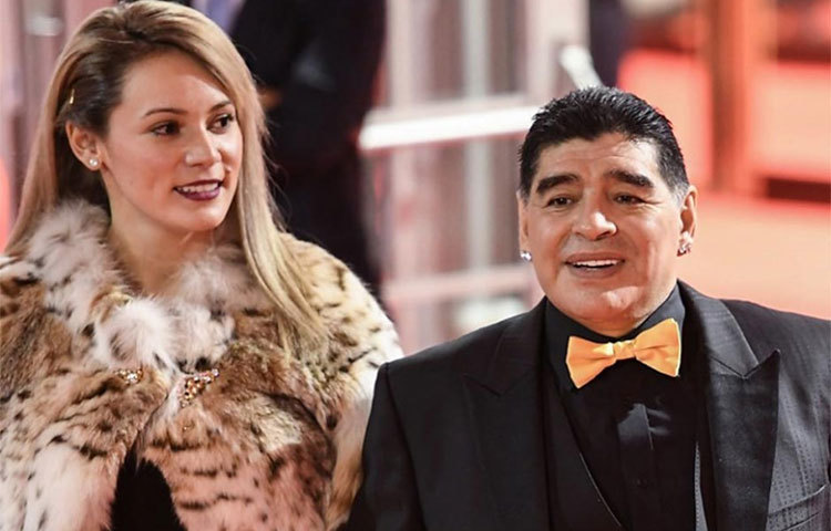 কিউবার প্রয়াত নেতা ফিদেল ক্যাস্ত্রোর অন্ত্যেষ্টি ক্রিয়ায় হাজির হয়েছিলেন ম্যারাডোনা-অলিভা।