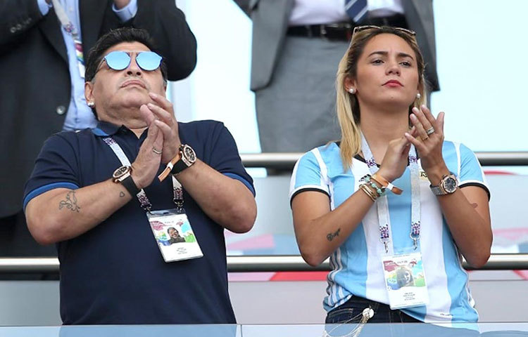 ম্যারাডোনার সঙ্গে অলিভার সম্পর্কের অনুঘটক ফুটবল-ই। অলিভা নিজে মহিলা ফুটবলার। আর্জেন্টিনার বিভিন্ন ক্লাবে চুটিয়ে খেলেছেন।