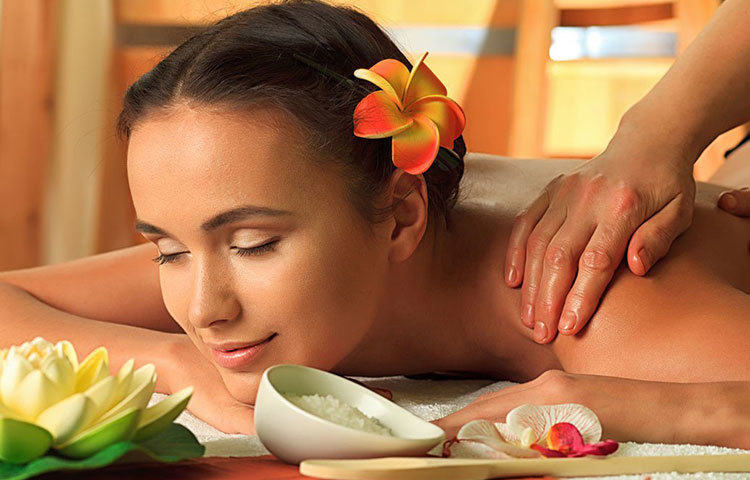 বডি মাসাজ : শরীরের নানা বেদনা কমাতে যেমন এটি উপকারী, ঠিক তেমনই মানসিক চাপ কমিয়ে মনকে প্রফুল্ল রাখতেও এর জুড়ি নেই। পেশী ও স্নায়ুগুলিকে সতেজ রাখে ও রক্ত চলাচলে সুবিধা করে দেয় এই ধরনের মাসাজ।