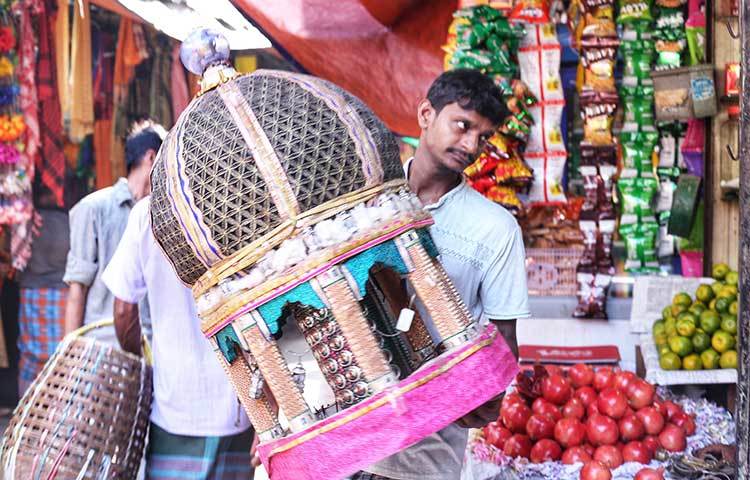 ইমাম হাসান-হোসেনের রওজা মোবারকের প্রতীকী স্থাপনা তৈরি করা হয়েছে। ছবি : মাহবুব আলম