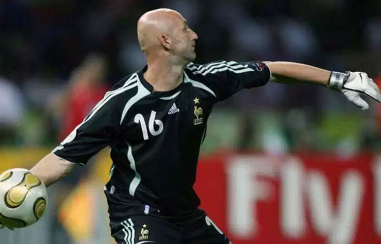 ২০০৬ : জার্মানিতে আয়োজিত বিশ্বকাপের ফাইনালে ফ্রান্সের গোলরক্ষক ছিলেন ফাবিয়ান বার্থেজ। যিনি মোনাকোতে খেলতেন।