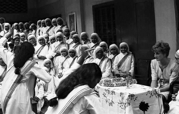 ১৯৯২ সালে মাদারের সঙ্গে একান্ত আলাপে লেডি ডায়না।