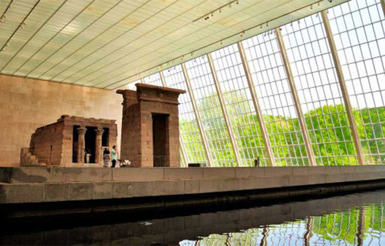 সবচেয়ে জনপ্রিয় জাদুঘরের তৃতীয় স্থানে রয়েছে আমেরকিার মেট্রোপলিটন মিউজিয়াম অব আর্ট। এটি আমেরিকার নিউইয়র্কে অবস্থিত।