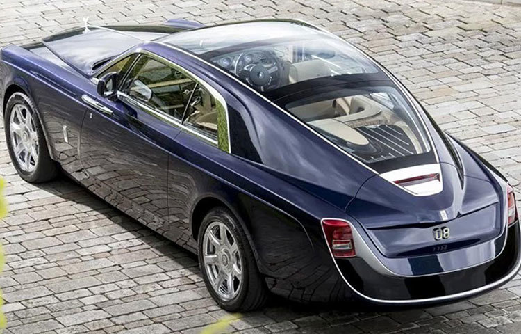 রোলস রয়েস সোয়েপটেলস : গাড়িটির দাম প্রায় ৯০ কোটি টাকা। ইউনিক লাক্সারি গাড়িটি কিন্তু ২ সিটের! মাত্র একটি গাড়িই তৈরি করা হয়েছিল প্রথমে।