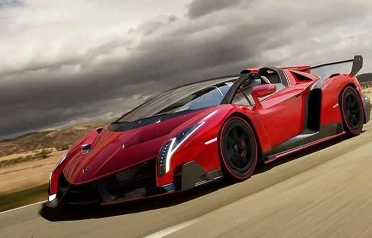 ল্যাম্বারঘিনি ভেনেনো : এই ব্রান্ডে গাড়ি বাজারে ছাড়া হয় বছরে মাত্র তিনটি। দাম প্রায় ৬৭ কোটি টাকা। দুবাই পুলিশ এই গাড়ি কিনেছিল শুধুমাত্র গতিবেগের জন্য।