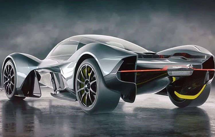 অ্যাস্টন মার্টিন ভালকাইরে : প্রায় ২৩ কোটি টাকা দাম এই গাড়িটির। এই গাড়ি যদি বিক্রি করে দেন মালিক, তা হলে ভবিষ্যতে আর নিজের নামে অন্য গাড়ি কিনতে পারবেন না তিনি, বলা হয়েছিল সংস্থার টুইটারে।