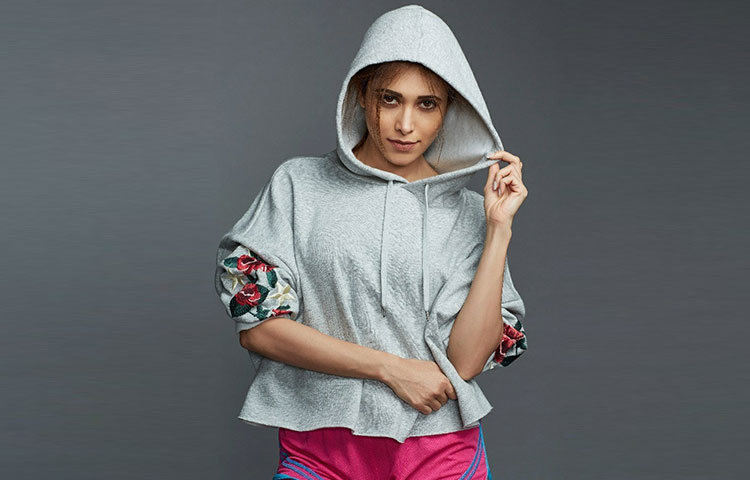 হুডি পরে শান্ত মেয়ে নুসরাত ভারুচা।