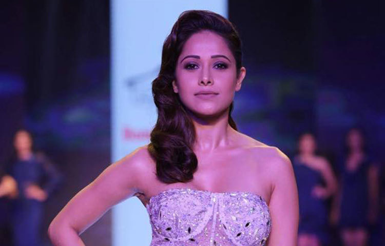 আলো ঝলমলে ফ্যাশন শোতে নুসরাত।