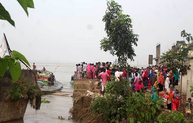 নড়িয়া উপজেলার বিভিন্ন জায়গা ভাঙছে তো ভাঙছেই। ছবি : মো. ছগির হোসেন