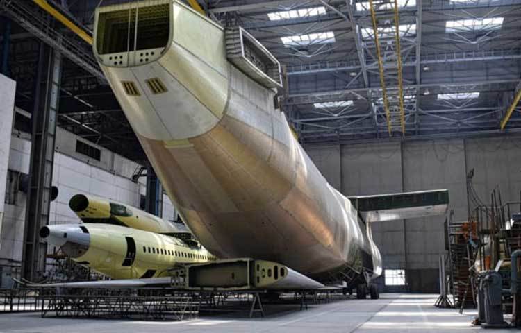 বর্তমানে বিশ্বের সবচেয়ে বড় যাত্রীবাহী প্লেন এয়ারবাস এ-৩৮০। এই এয়ারবাসের বৃহত্তম এ-৩৮০ মডেলের থেকেও নয় মিটার লম্বা অ্যান্টোনোভ এএন-২২৫।