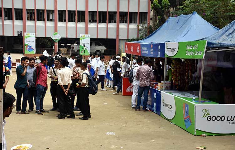 এ ধরনের বিজনেস ফেস্টিভালে উপস্থিত হতে পেরে শিক্ষার্থীরা অনেক আনন্দিত। ছবি : বিপ্লব দিক্ষিৎ