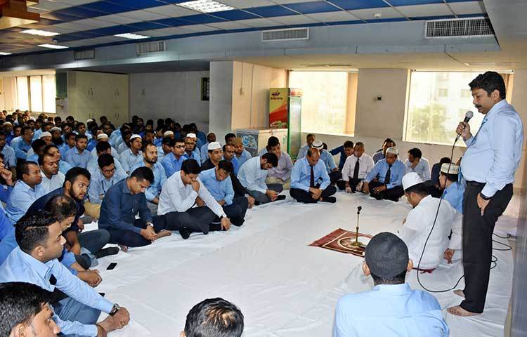 দোয়া মাহফিলে মরহুম মেজর জেনারেল (অব.) আমজাদ খান চৌধুরীর উপর স্মৃতিচারণ করা হয়। ছবি : বিপ্লব দিক্ষিৎ