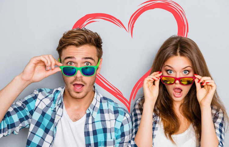 স্লিম অ্যান্ড ট্রিম থাকতে হলে প্রেম থেকে শত সহস্র মাইল দূরে থাকতে হবে, এমনই বলছে একটি গবেষণা। অস্ট্রেলিয়ার ‘সেন্ট্রাল কুইনসল্যান্ড ইউনিভারসিটি’-তে সম্প্রতি এমনই তথ্য দেওয়া হয়েছে যে, প্রেমে পড়লে ওজন বাড়তেই পারে।